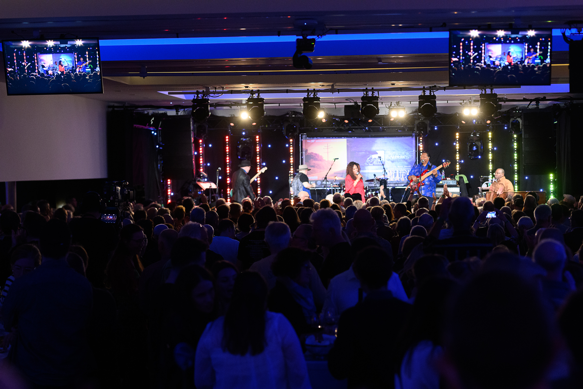 DSC 7506-20251114 Fr Matthew Skoller and Chicago Wind feat. Precious Taylor